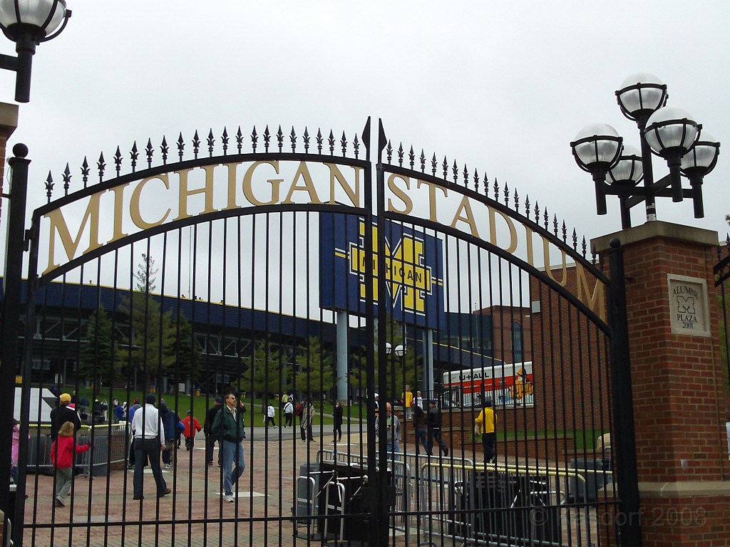 BHGH 2009 0196.jpg - The Big House Big Heat 5 and 10 K race. October 4, 2009 run in Ann Arbor Michigan finishes on the 50 yard line of the University of Michigan stadium.
